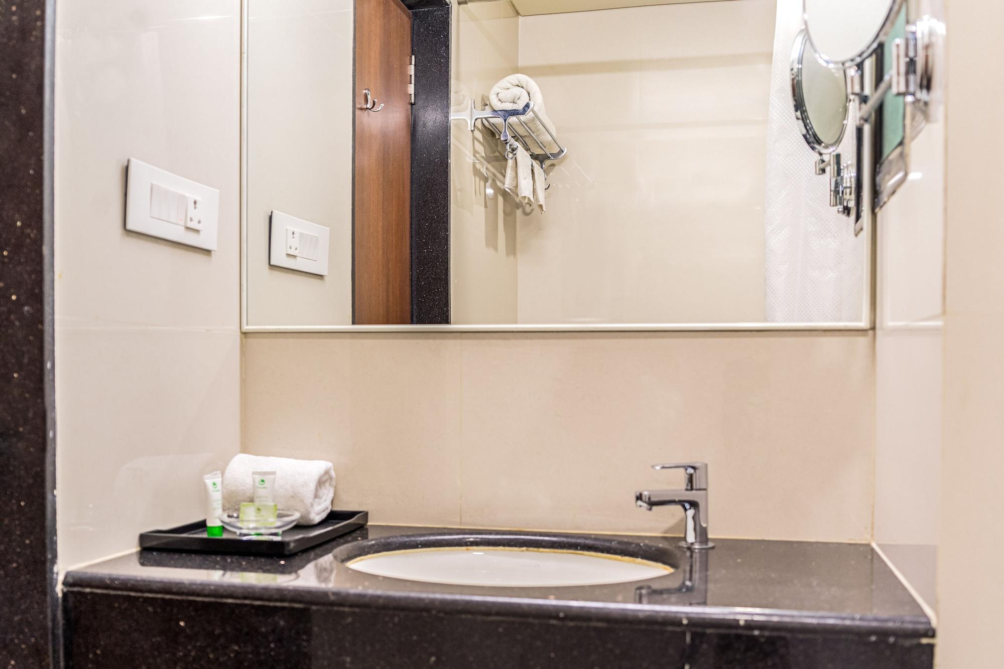 Treebo Premium Grand Emerald Pimpri-Chinchwad Eksteriør bilde
