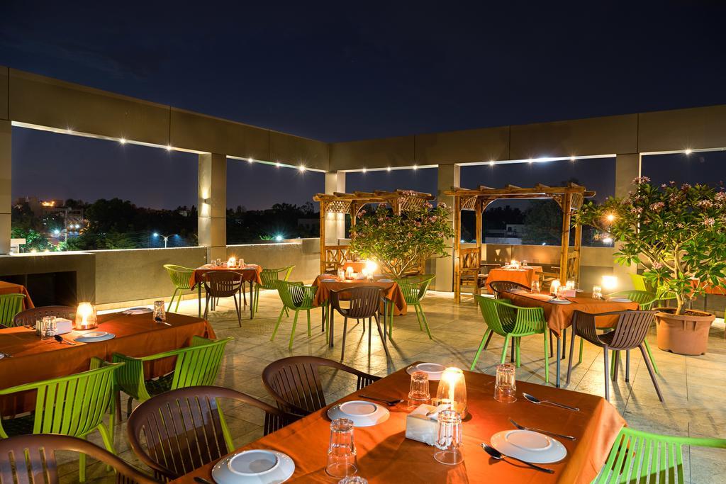 Treebo Premium Grand Emerald Pimpri-Chinchwad Eksteriør bilde