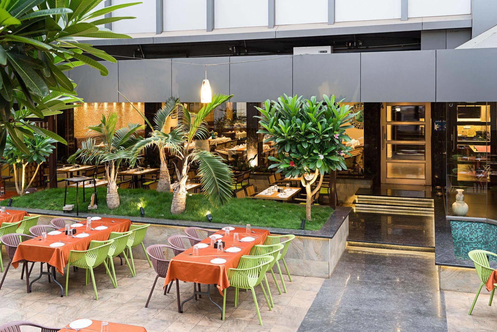 Treebo Premium Grand Emerald Pimpri-Chinchwad Eksteriør bilde