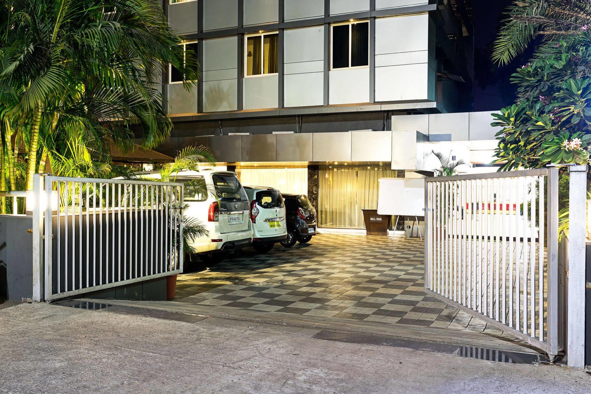 Treebo Premium Grand Emerald Pimpri-Chinchwad Eksteriør bilde